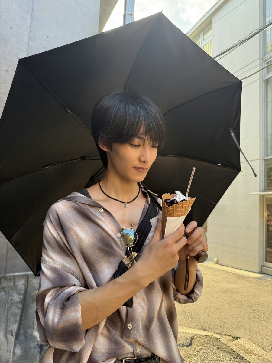 本日は、「小野健斗バースデーイベント2025」3部に梶田拓希がゲスト出演させていただきました！
ご来場いただいた皆様、ありがとうございました

入り時間までに少し時間があったので
近所で見つけたお店のアイスと🍨📸
#梶田拓希