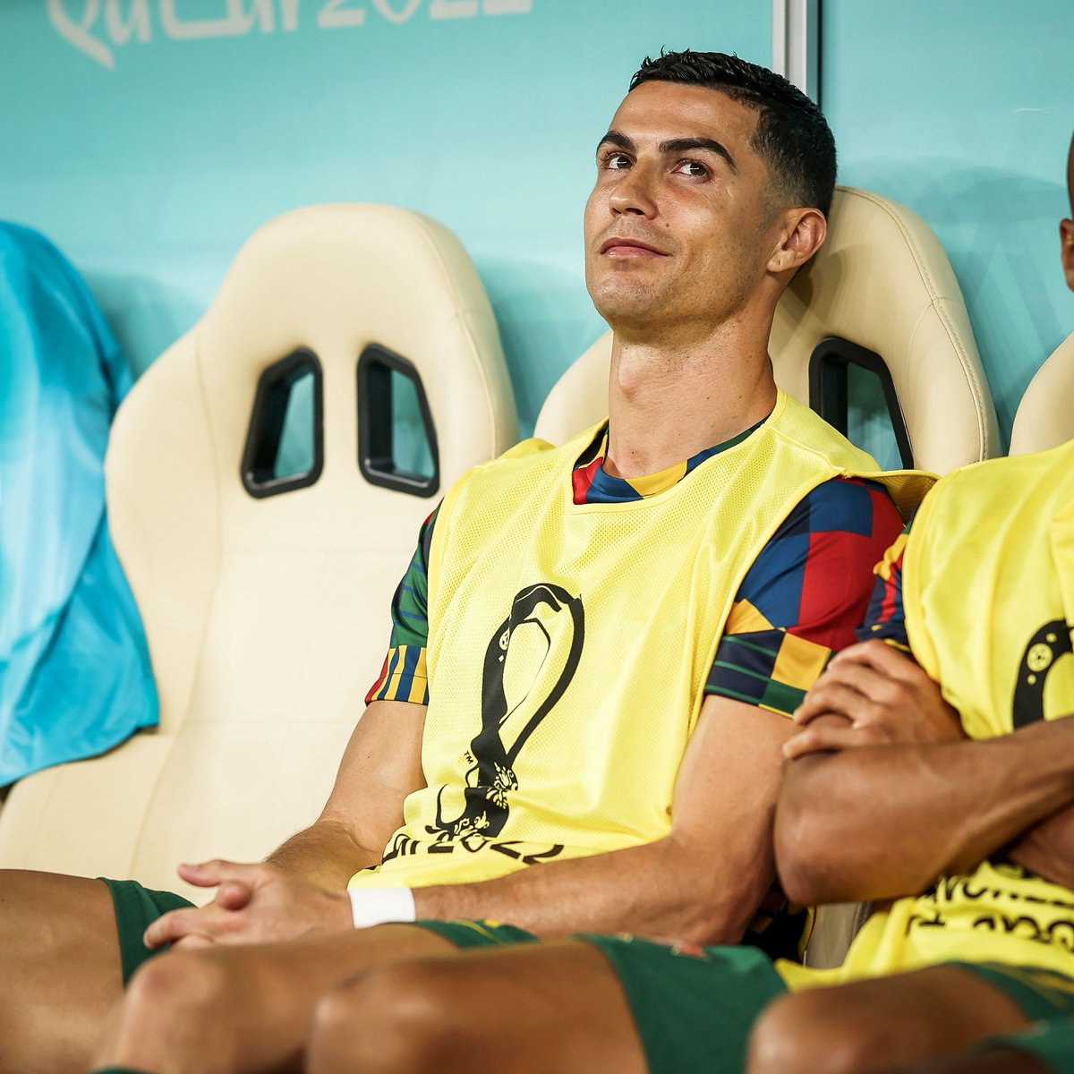 1amorbenfica's tweet image. Ronaldo despediu Fernando Santos por o ter colocado no Banco, coloca João Félix a titular na seleção após se juntar a ele na Arábia. 

Tá mais que óbvio quem manda na seleção 🤦‍♂️