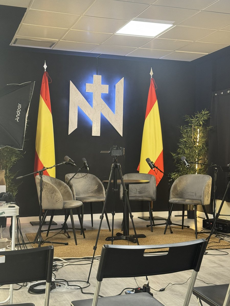 Todo preparado para la conferencia de esta tarde en <a href="/ElNidoNN/">𝐄𝐥 𝐍𝐢𝐝𝐨</a> 🫡🫡🫡🫡🇪🇸🇪🇸🇪🇸