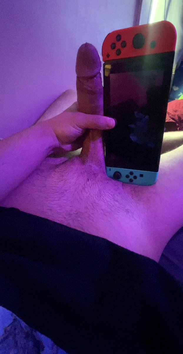 TjTj696's tweet photo. Me or the switch? 👉🏻👈🏻 https://t.co/hAx2f4n37G