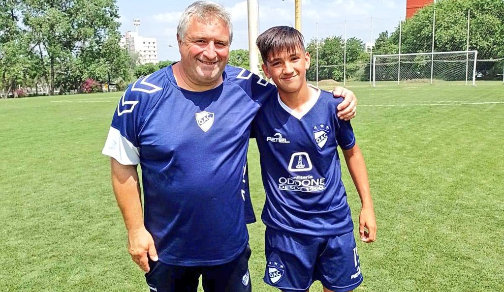 FlacoFiorentino's tweet photo. #Quilmes El comienzo de Gabriel Vázquez con @HugoMagnani1 en 2021...
✅️ #PreNovena: "un jugador habilidoso, rápido, de excelente pegada y muy inteligente. En #LigaMetro ya mostraba cosas distintas".
🏆 #InfantilesQAC: campeón con la Cat. 2008 junto al PF @leanmagnani. https://t.co/p9eLFMAORL