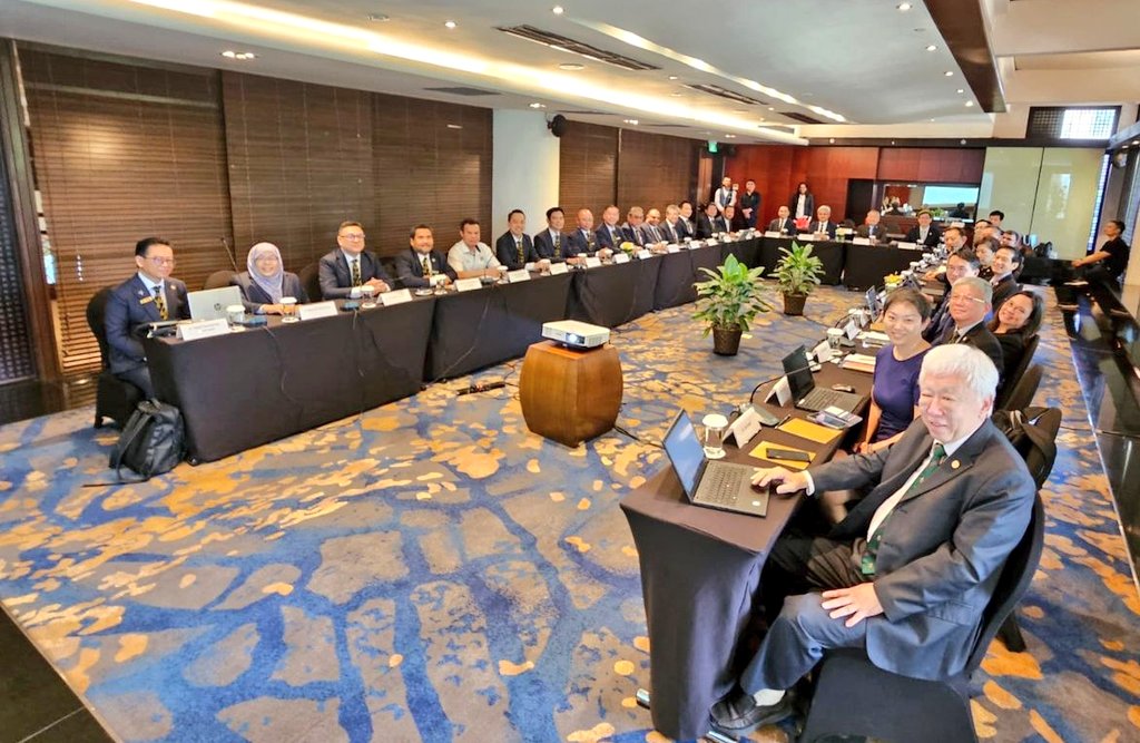 TKPKR_Infra's tweet photo. 06.09.2025 - Hari ini saya berbesar hati menjadi Pengerusi Bersama Presiden PEBS dari Singapura dalam Dialog BEM–PEBS. Cabaran global bukan halangan, tapi peluang untuk berinovasi & memperkukuh profesion. Kejuruteraan = Jasa utk Rakyat.
#IamJKR
#BEM
#PEBS https://t.co/qiQlHQtG59