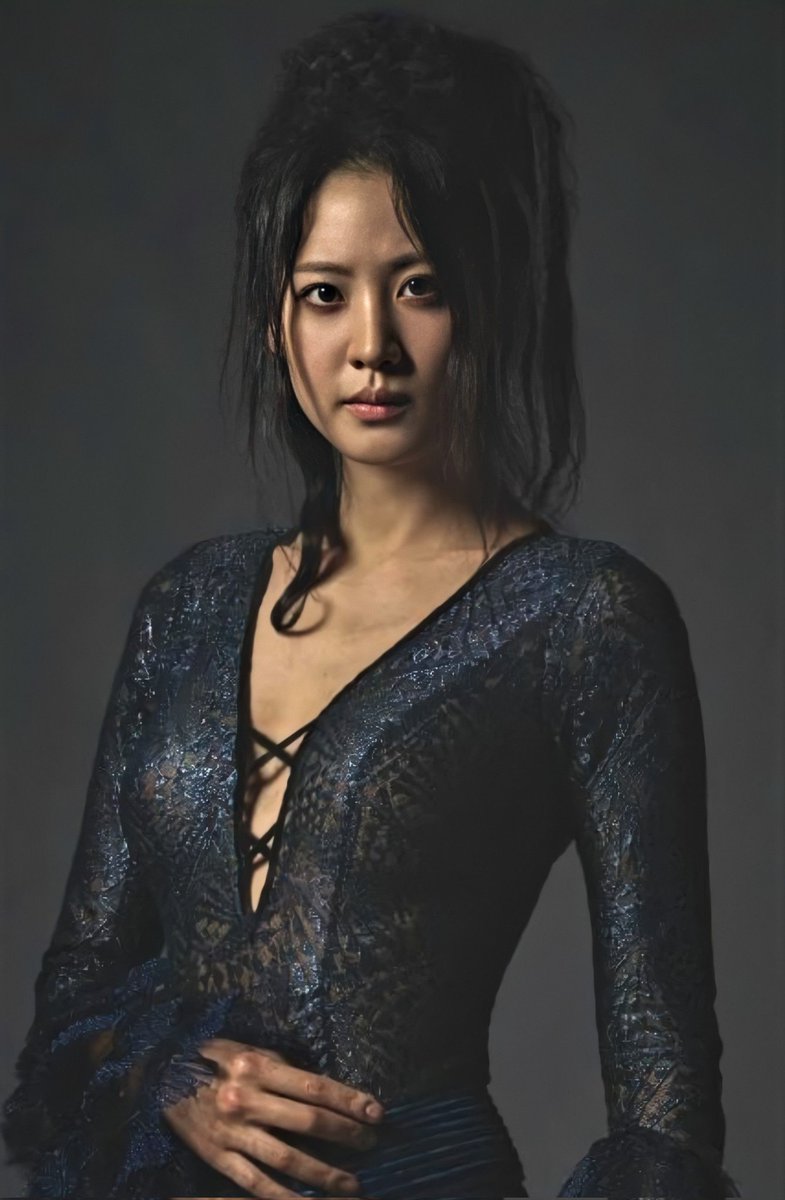 I think it would be great if Claudia became a Wednesday series character! With the Nagini vibe
#Wednesday #wednesdaynetflix #ClaudiaKim #Nagini