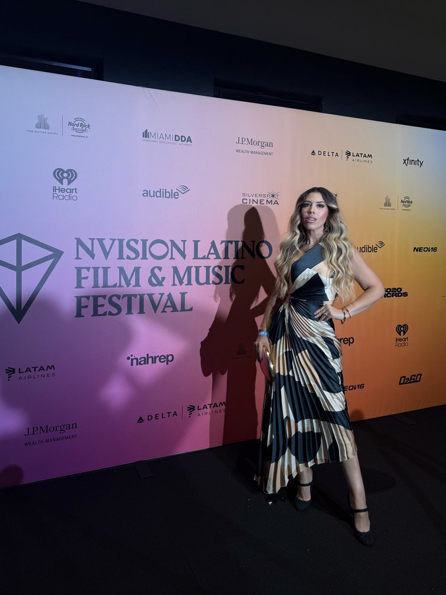 Stephycarrillo's tweet photo. Anoche tuvimos una charla íntima muy especial con la querida #Keniaos muy bella por dentro y por fuera, quienes de aquí son team #Keninis no conocía su trayectoria y ayer en su documental he visto su trabajo y crecimiento! @nvisionfestival #Miami https://t.co/SNNnixIclt