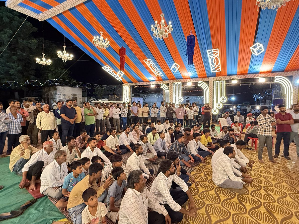 AnilChopra_'s tweet image. मांगरोल निम्बाहेडा़ विधानसभा में बैठक लेकर आदरणीय @SachinPilot जी के जन्मदिवस पर आयोजित कार्यक्रम के लिए निमंत्रण दिया।

इस अवसर पर आप सभी सादर आमंत्रित हैं। 

📍श्री सांवलिया सेठ, मंडफिया, चितौड़गढ़।
🗓 7 सितम्बर, 2025 । 🕘 सुबह - 10:00 बजे ।