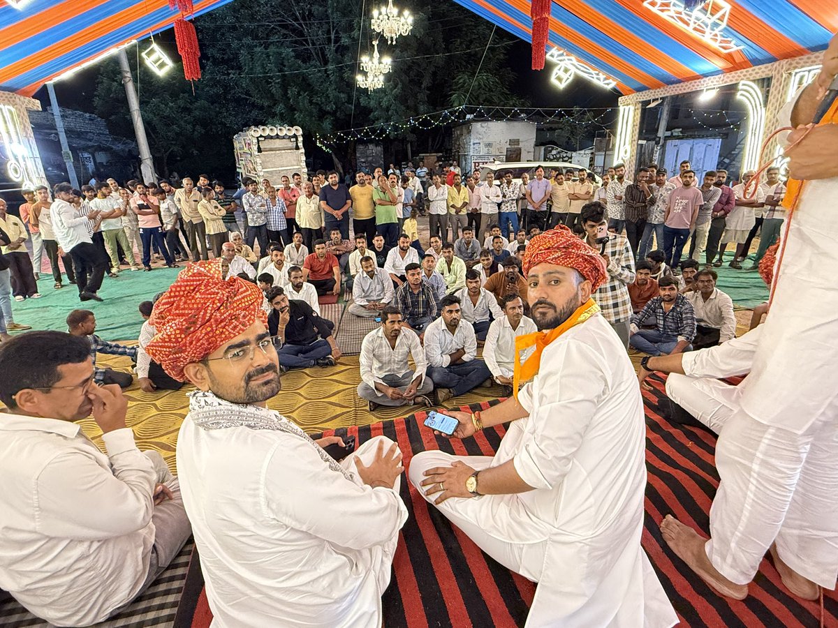 AnilChopra_'s tweet image. मांगरोल निम्बाहेडा़ विधानसभा में बैठक लेकर आदरणीय @SachinPilot जी के जन्मदिवस पर आयोजित कार्यक्रम के लिए निमंत्रण दिया।

इस अवसर पर आप सभी सादर आमंत्रित हैं। 

📍श्री सांवलिया सेठ, मंडफिया, चितौड़गढ़।
🗓 7 सितम्बर, 2025 । 🕘 सुबह - 10:00 बजे ।