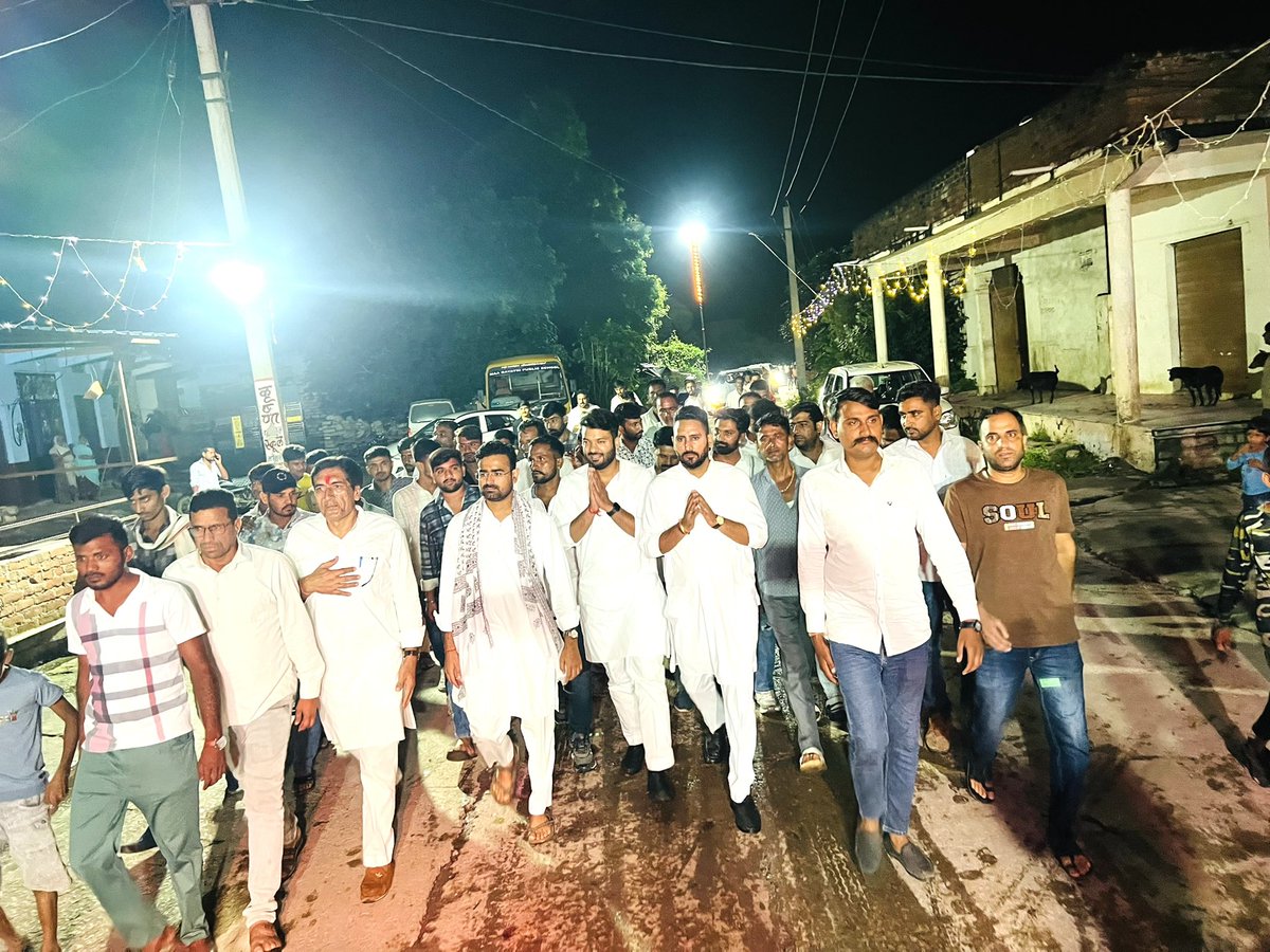 AnilChopra_'s tweet image. मांगरोल निम्बाहेडा़ विधानसभा में बैठक लेकर आदरणीय @SachinPilot जी के जन्मदिवस पर आयोजित कार्यक्रम के लिए निमंत्रण दिया।

इस अवसर पर आप सभी सादर आमंत्रित हैं। 

📍श्री सांवलिया सेठ, मंडफिया, चितौड़गढ़।
🗓 7 सितम्बर, 2025 । 🕘 सुबह - 10:00 बजे ।