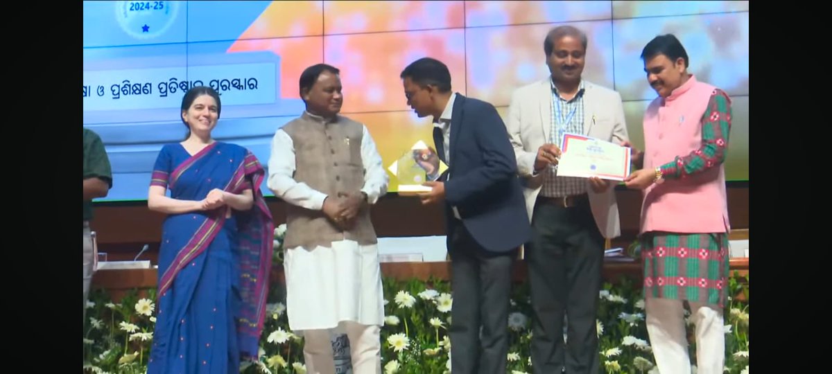 AngulDiet's tweet image. Proud moment for DIET Angul! 🏆
Received the Mukhya Mantri Shiksha Puraskar 2024 under Best DIETs of Odisha from the Hon’ble CM at Lokaseva Bhawan, Bhubaneswar.

Dedicated to our faculties, student teachers, CRCCs, teachers &amp;amp; well-wishers. ✨

#Odisha #Education #DIETAngul