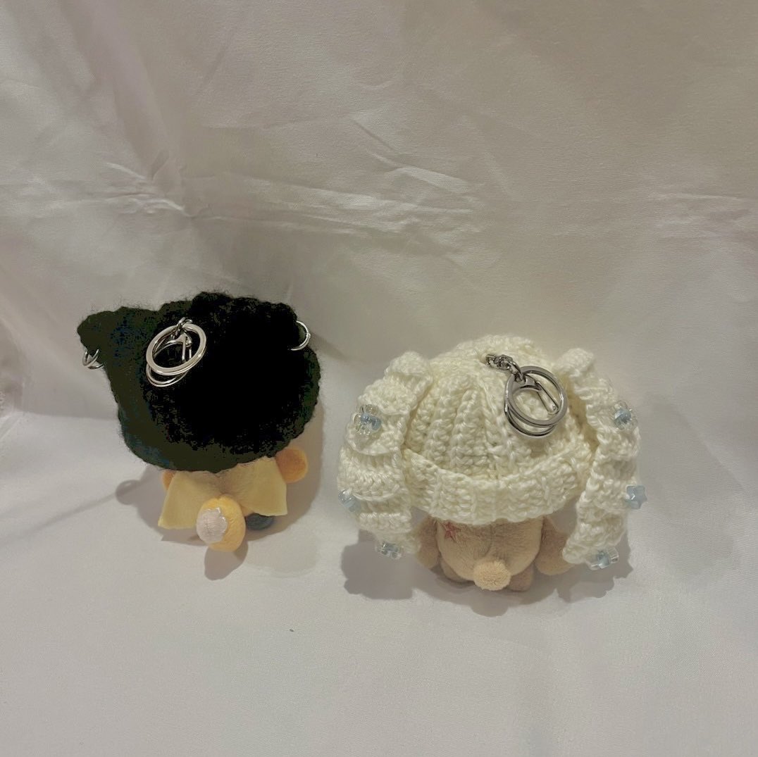 little_girl_313's tweet photo. ボムギュのうさぎの帽子とヨンジュンの猫耳帽子編んだの〜〜〜🪄✨
キーリングの部分通せるように作ってるからいつでもつけてられるよ꒰՞ɞ̴̶̷̥⩊ɞ̴̶̷̥꒱֯ https://t.co/SQ1zIN9t0x