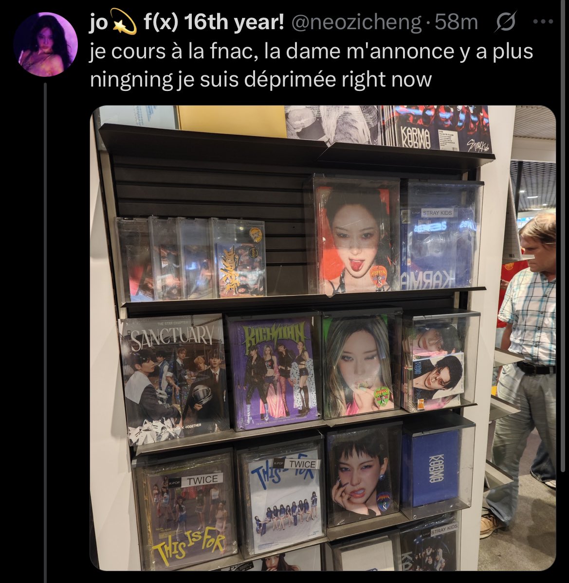 fourningning's tweet photo. Rich Man album #NINGNING cover versions are sold out at FNAC Liège, Belgium

FNAC is a large multinational store (retail) that specialises in selling entertainment media such as books, music, and movies, as well as consumer electronics.

sr : @neozicheng https://t.co/IV2EYJhIW2