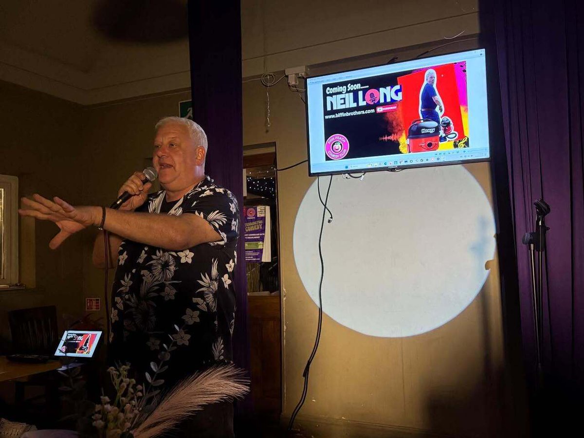 Timothy_Hughes's tweet photo. Comedy last night @pinkpeachcomedy @theneillong #pinkpeachcomedy #teddington#comedy #comedyclub #fun #funny #london #londonist #londoner #londonist #londoners #londonerslondon #funtimes #funtime #fridaynight #fridaynightfun #redlion #redlionpub #pub #pubโฆ https://t.co/2hLkf8sLkv https://t.co/6xtcqjkIuh