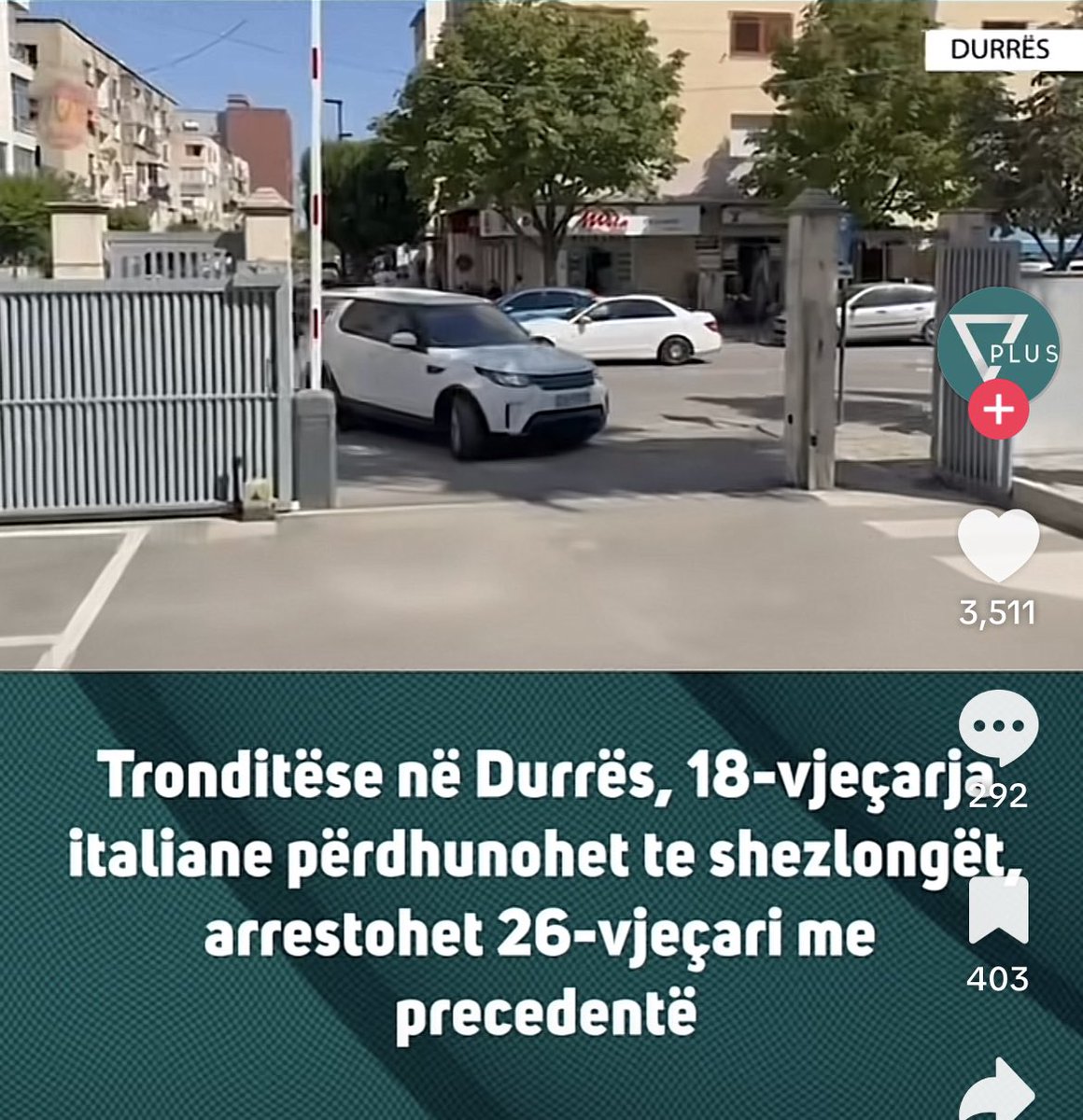 Ne vajze perdhunohet nga nje kafshe dhe pyetja e pare qe bejne shqiptaret ne komente eshte : cfare kerkonte ajo te shezllonet ?
Na falni heres tjeter duhet te pyesim manjaket se kur eshte e pershtatshme per te dal normalisht .🤮🤮