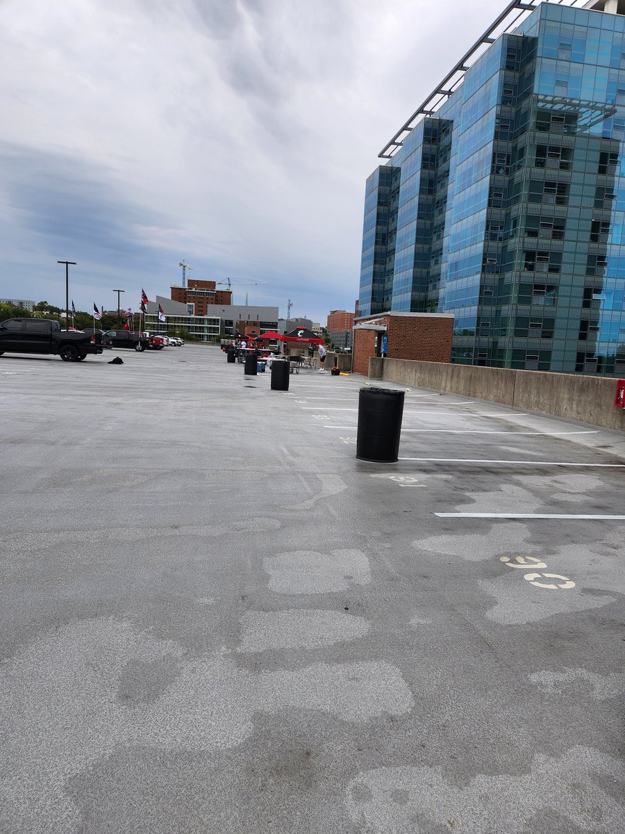 3.5 hrs to kickoff. Where you at Bearcats...