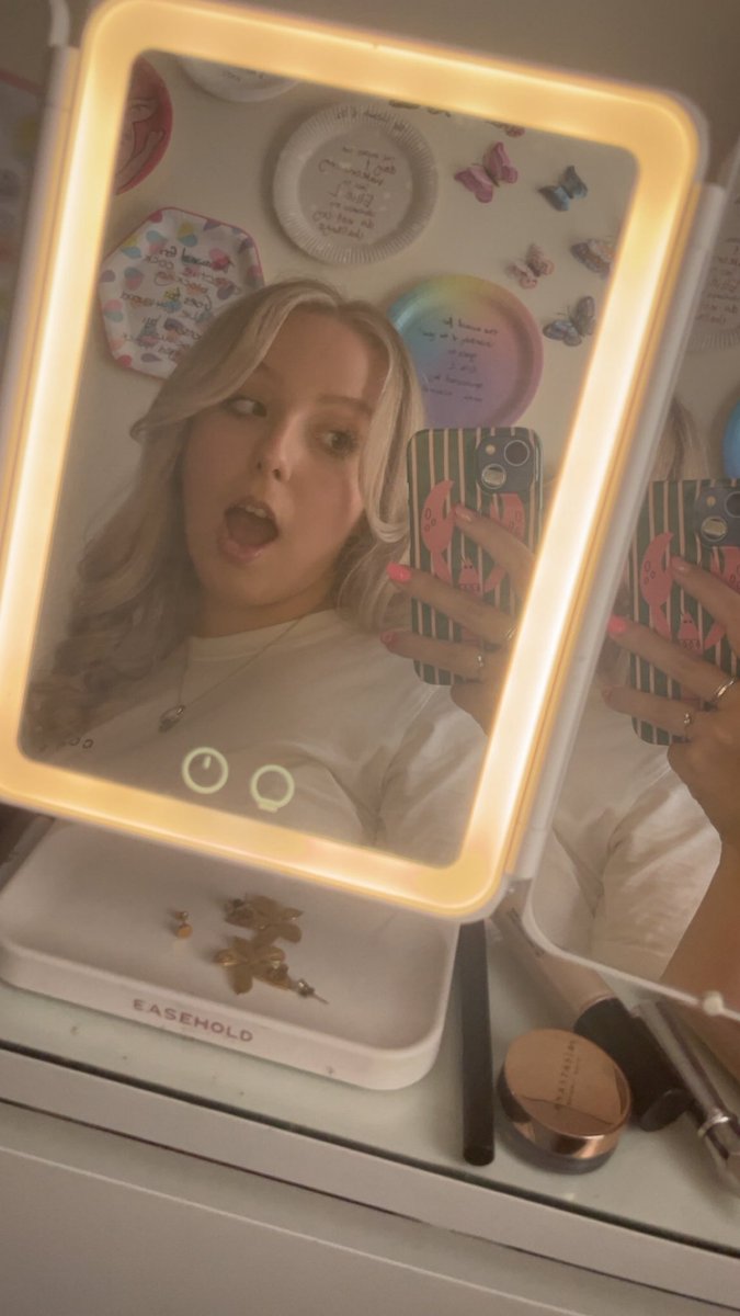 ell3bean's tweet photo. @xolaurajaneox they’re pretty chill atm - i think they will look more obvious with my hair up hehehehee https://t.co/OhvNXBRNuI