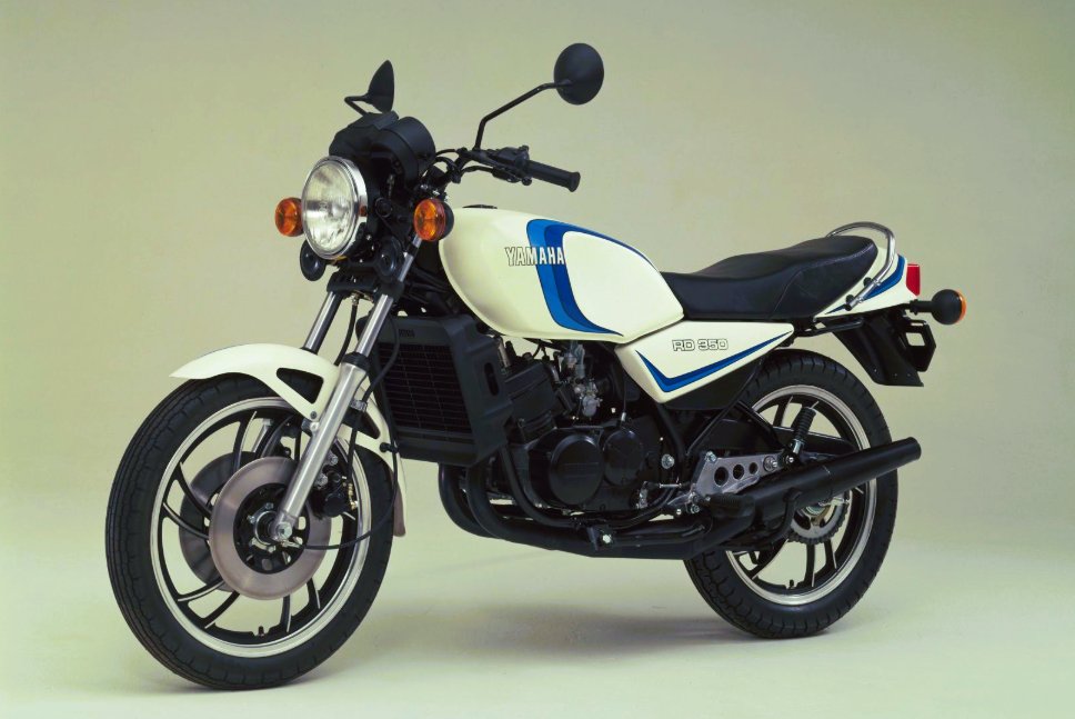 OilySmudges | Stuart 🏍️ (@oilysmudges) on Twitter photo When it hit the streets 45 years ago, the original #Yamaha RD350LC was more than just a motorcycle, it was an adrenaline delivery system.
A whole industry of aftermarket part makers and tuners grew up around this bike and rarely was a standard model seen outside of the showroom. When it hit the streets 45 years ago, the original #Yamaha RD350LC was more than just a motorcycle, it was an adrenaline delivery system.
A whole industry of aftermarket part makers and tuners grew up around this bike and rarely was a standard model seen outside of the showroom.