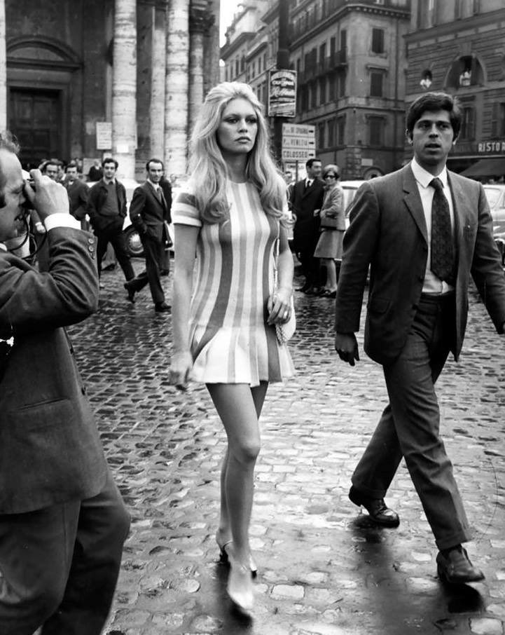 NiohBerg's tweet photo. French icon Brigitte Bardot in 1999:

"My country, France, my homeland, my land is again invaded by an overpopulation of foreigners, especially Muslims."

France fined her 30,000 francs for this free speech crime.

26 years later, was she correct or not?

🇫🇷 https://t.co/OqW3rI07By
