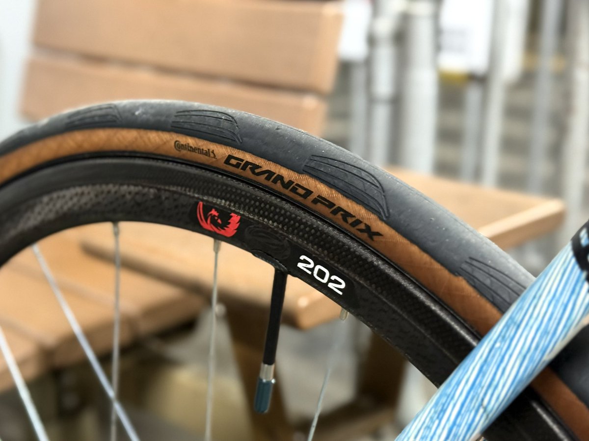 あいせぶーん tweet media