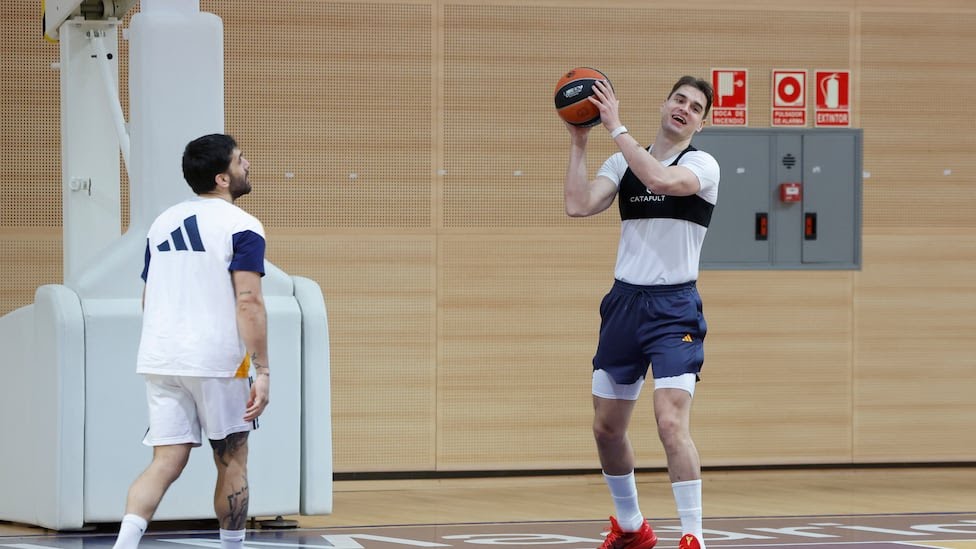 Info <a href="/AS_baloncesto/">AS Baloncesto</a>:"Se han quedado en Madrid y son bajas Kramer, Abalde, Hezonja y Deck.Los 2 primeros apuran las recuperaciones d lesiones musculares y en breve, listos para jugar.Algo más tardará Hezonja q intentará llegar a Supercopa y Deck evoluciona bien d su I.quirurgica"