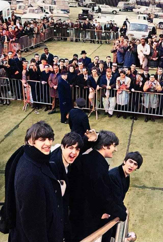 Feb. 7th 1964......1:20 pm. The #Beatles Arrive in America.
📷Harry Benson