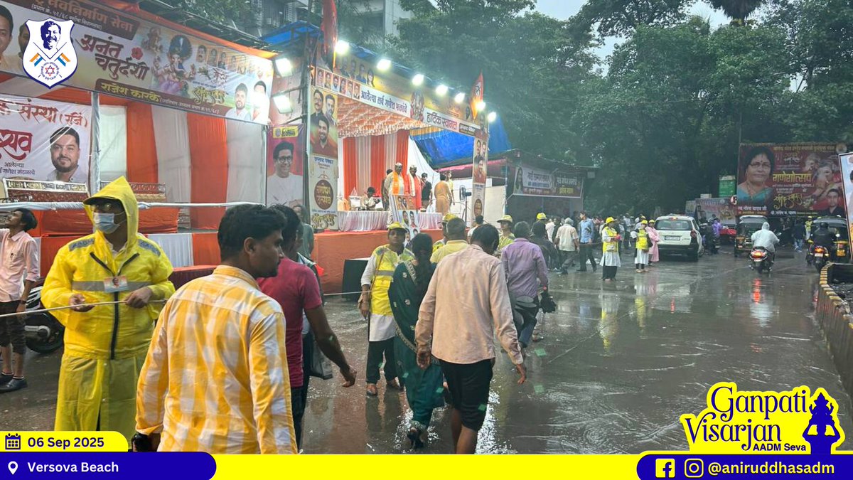 #AADM volunteers delivered seamless crowd and line control services during  #AnantChaturdashi 2025 at #Versova Beach, helping maintain order and safety.
#AniruddhaBapu