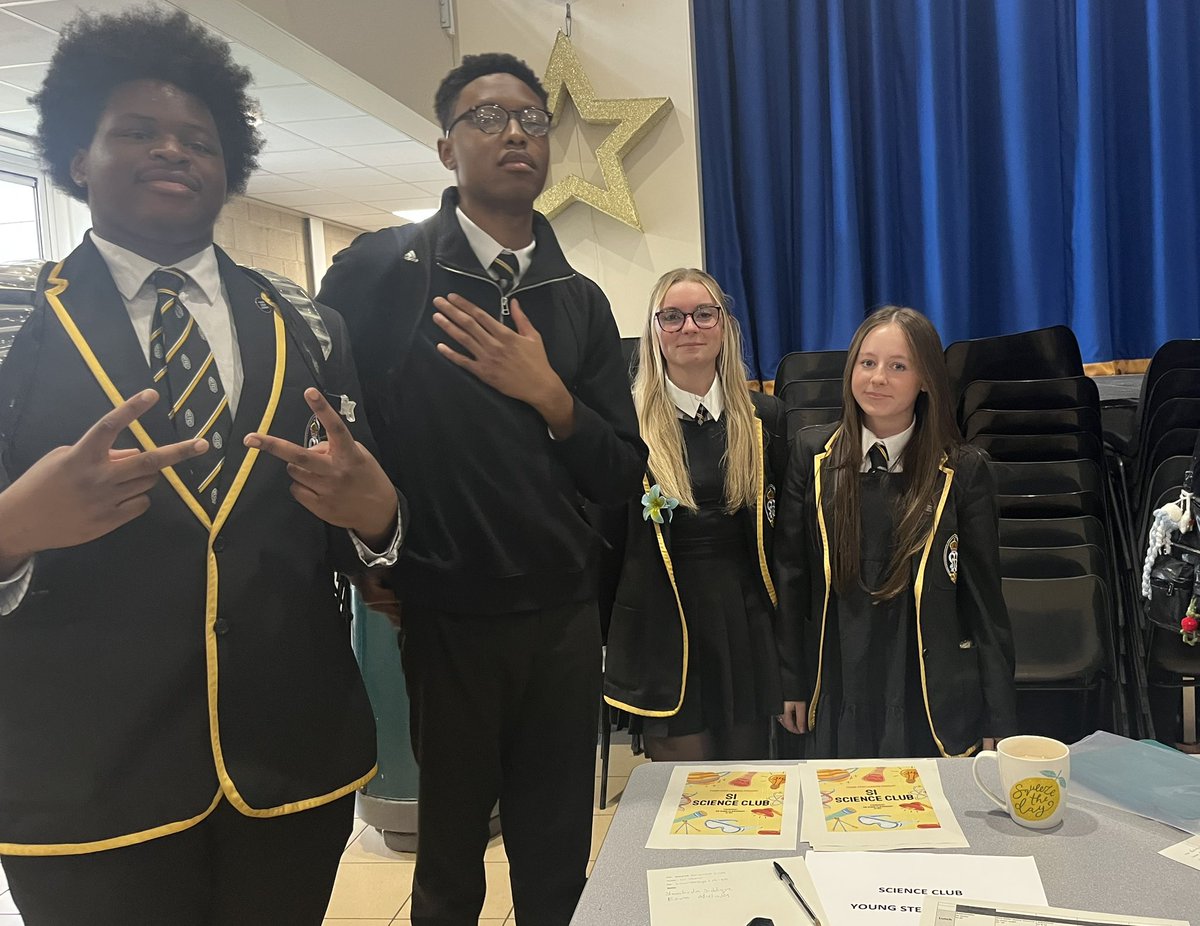 Some of our new Young Stem Leaders at freshers fayre advertising Science club fur S1. They got 3 pages of sign ups! Well done YSL 🤩 <a href="/StMungosAcademy/">St Mungo's Academy</a> <a href="/StMungoScience/">St. Mungo’s Academy Science</a> <a href="/YoungSTEMLeader/">Young STEM Leader</a>