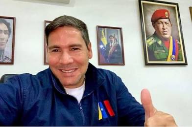 locoincorrectos's tweet photo. A este hay que ubicarlo, uno de los traidores más grandes de la historia de Venezuela. https://t.co/LdhzsAJpFK