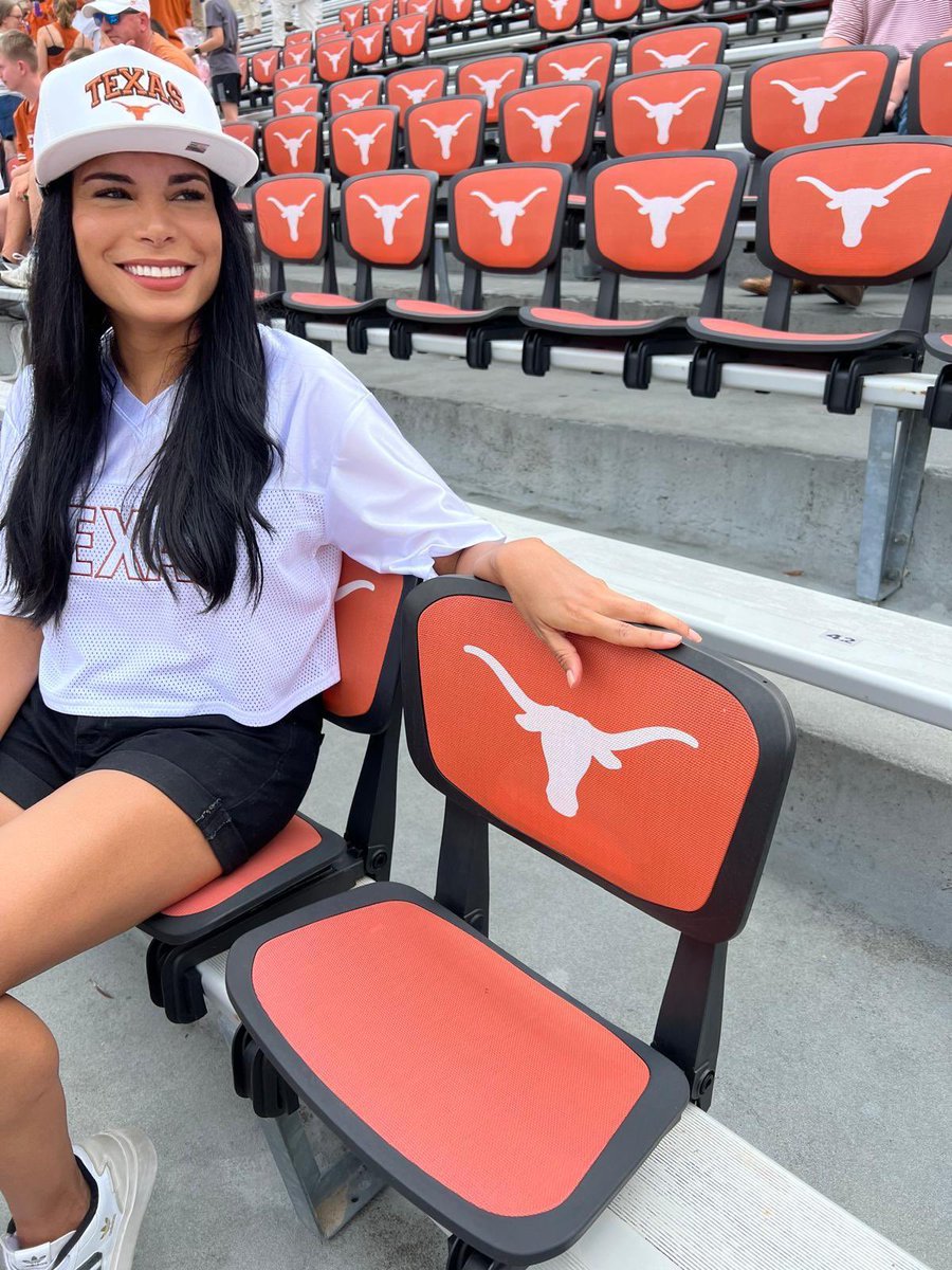 brianmichaelf's tweet image. 10 years ago, I started dating a Sooner.
Today,  I’m taking that same girl to her first Texas Longhorns home game. 
Conversion complete. 🤝 

Never give up on your dreams, folks. 🤘