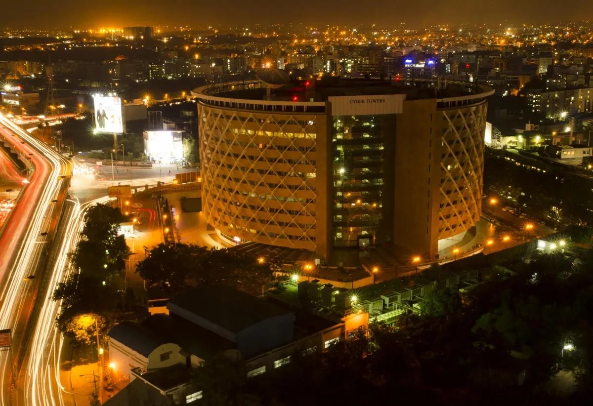 eclector1419857's tweet image. Lesser-seen pictures of early days of #Cybertowers #Cyberabad (info city)

#Hitec City #Hyderabad #Telangana #AndhraPradesh 

Pic 1- Progress 
Pic 2 - Finishing stage of early phase 
Pic 3 - How it is today