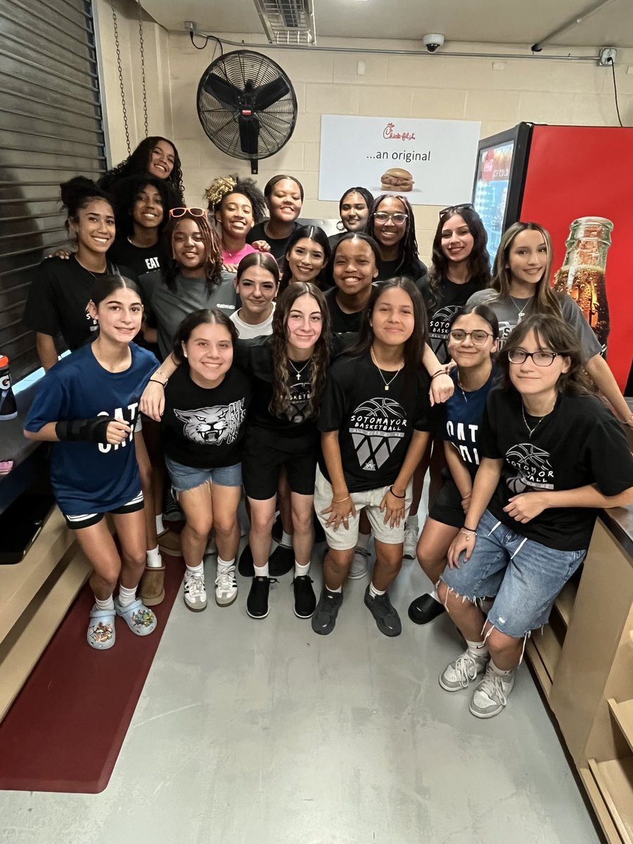 Thank you so much to these wonderful athletes and parents that volunteered their time to work the concession stand last night!!  So blessed to have the best athletes and parents!!  Love my Wildcat family!!!