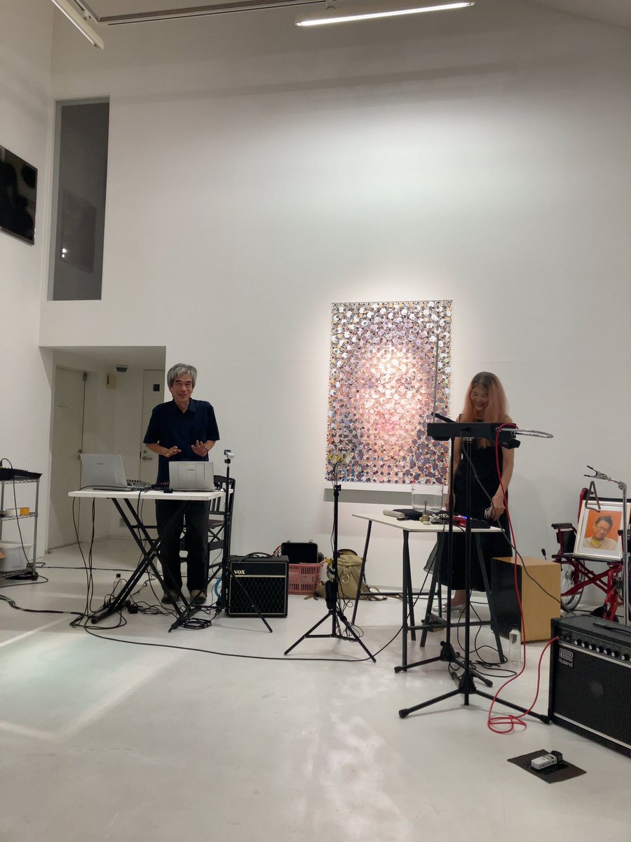 weekenders123's tweet photo. 上田佳奈展@ギャラリーノマル最終日。宇都宮泰とsara(.es)の初Duo！
美しき音粒の宇宙「particle」。はじまりは穏やかな砂のような風のようなところから渦の中に入り込んであちこちに衝撃。そして浮遊。 https://t.co/jzMykfOGUw