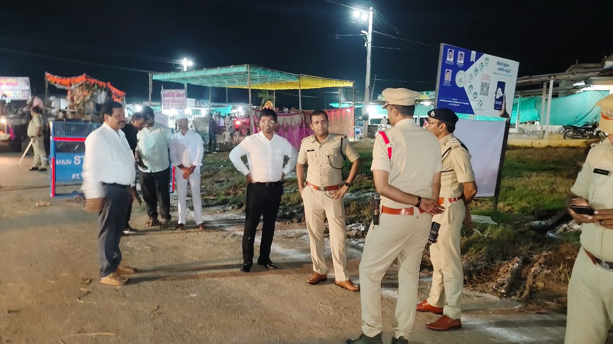 Jayashankar Bhupalpally District : Inspected the arrangements for Ganesh idol immersion at the Kaleshwaram interstate bridge. Guided the officials regarding security, traffic regulation, and public safety measures during the immersion.<a href="/TelanganaCOPs/">Telangana Police</a>
<a href="/TelanganaDGP/">DGP TELANGANA POLICE</a>