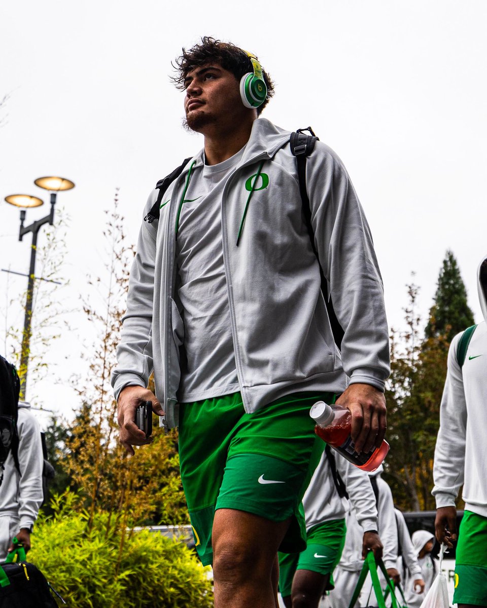 oregonfootball's tweet photo. Rise and grind. #GoDucks https://t.co/XHTfSIjeoK