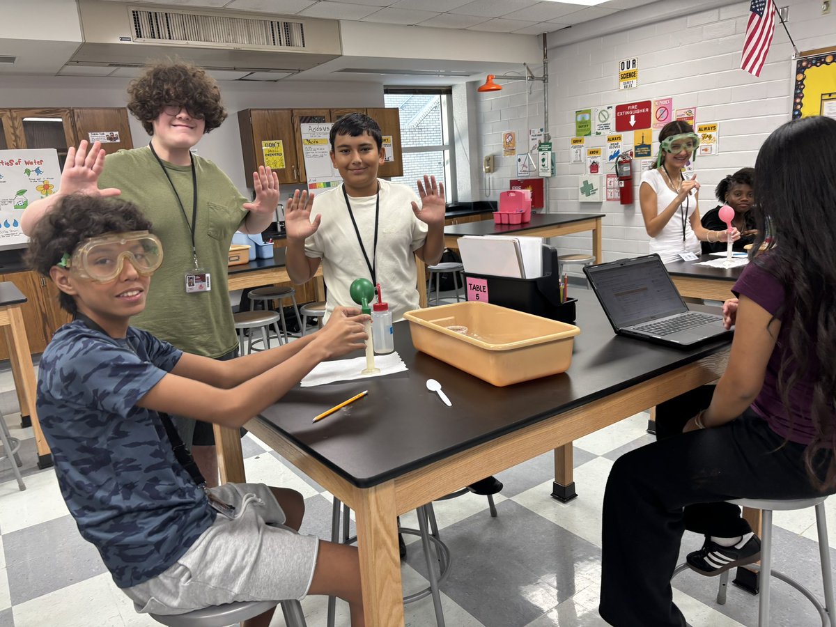 🌟 My students turned science into magic today—creating a brand-new substance with baking soda + vinegar! #FutureScientists
Hands-on learning at its best 🧪💡 My students combined baking soda &amp; vinegar to form a whole new substance!