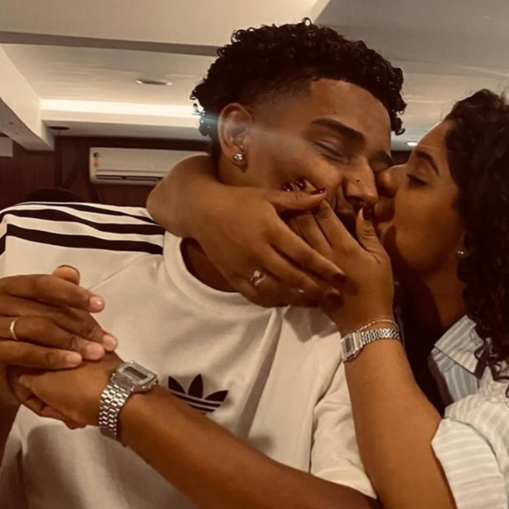 auttkp's tweet image. que sorte a minha te encontrei... 👩🏾‍❤️‍💋‍👨🏾