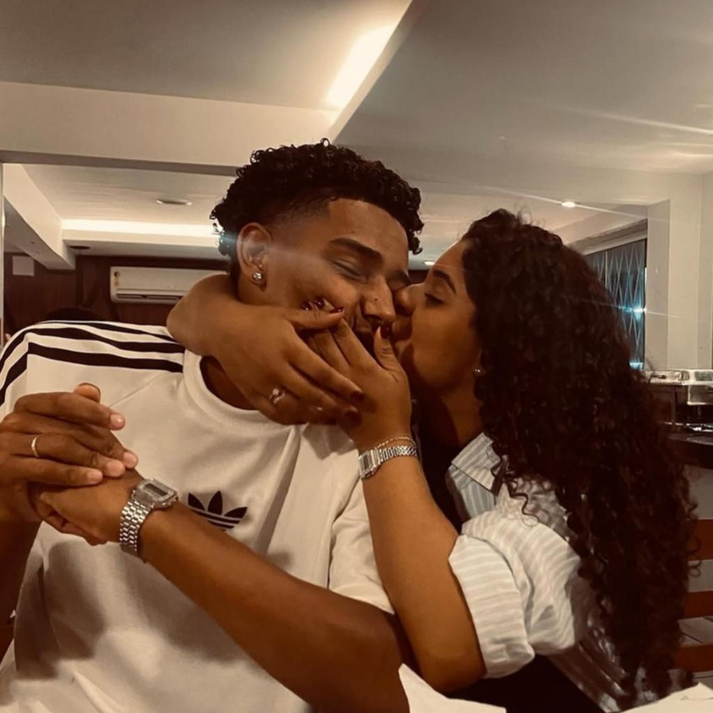 auttkp's tweet image. que sorte a minha te encontrei... 👩🏾‍❤️‍💋‍👨🏾