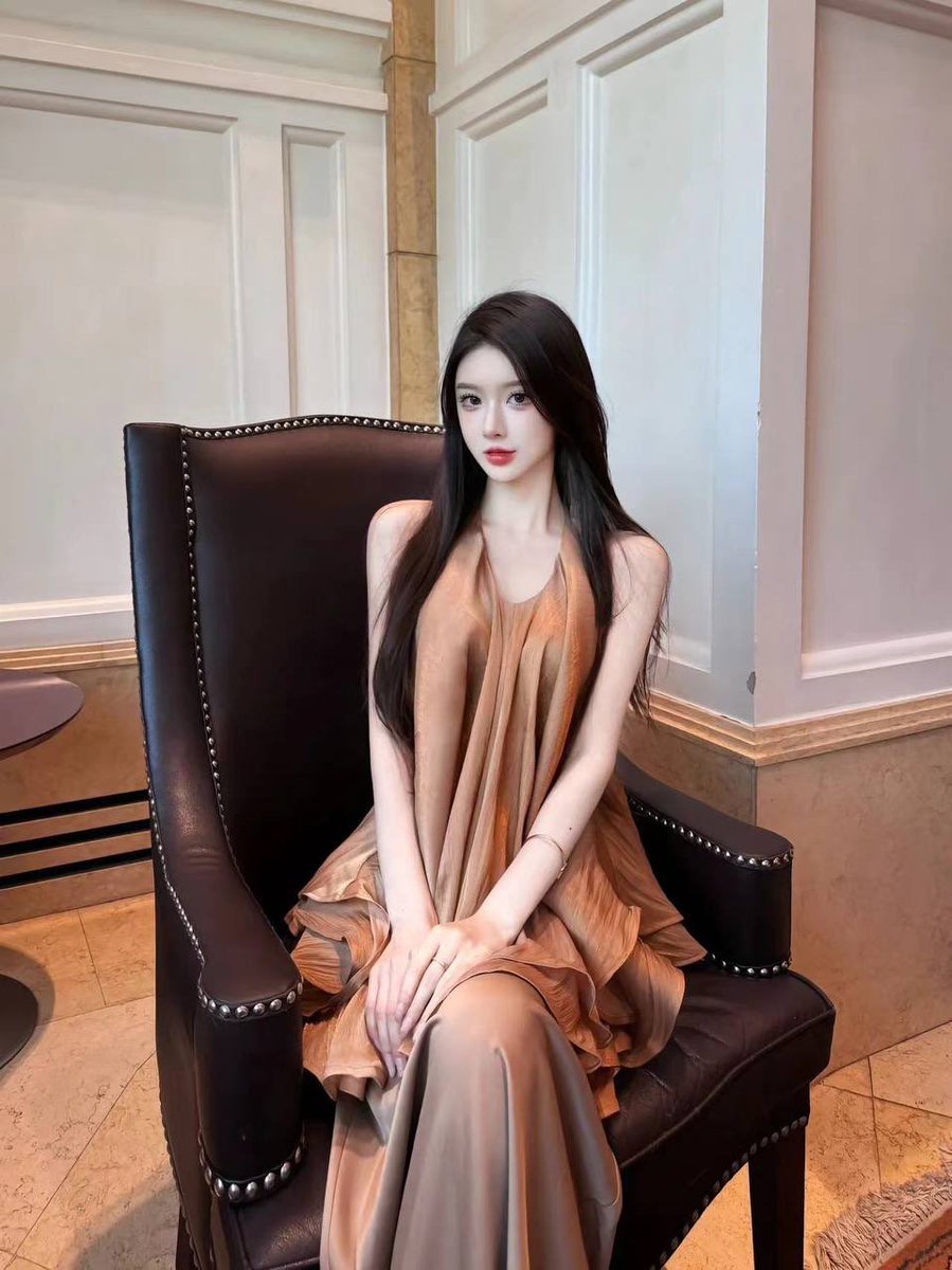 福利姬灵灵全球cos外围经济（全国独家资源）分享的黄推图片4 - 网红私拍内容