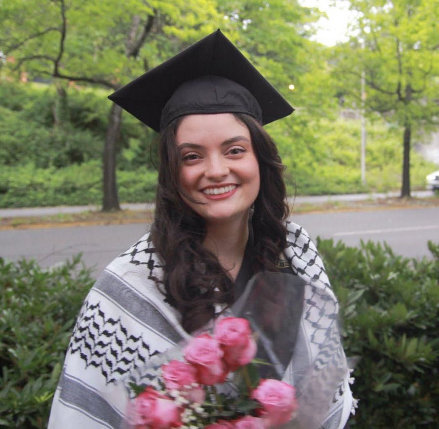 Fransızların genç kadın savaşçısı Jeanne d’Arc'ın adı yüzyıllardır yaşatılıyor. Biz de Ayşenur Ezgi Eygi'yi yaşatmalıyız.

Düşünün hem Amerikan hem Türk vatandaşı, Washington Üniversitesi mezunu, iyi bir eğitim almış, başarılı, sağlıklı bir aileye, gençliğe, güzelliğe sahip henüz