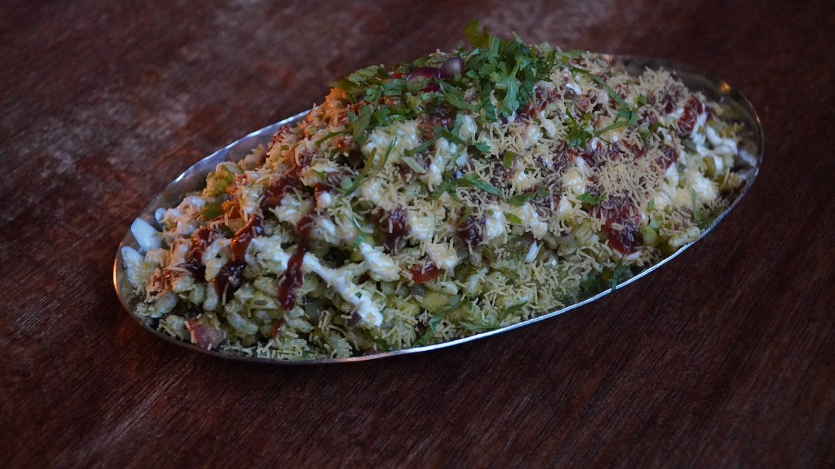 philosophycurry's tweet image. ガチインド料理があり色々な酒も飲めるかっこいいデシパブ、日本に作りたいぜ。
ベルプリ、オクラのバッジ、マンゴーのサンバル、タンジャヴールチキン、パロタ。