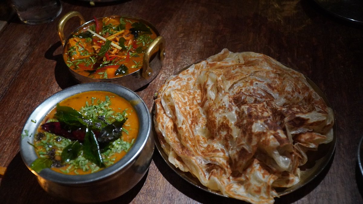 philosophycurry's tweet image. ガチインド料理があり色々な酒も飲めるかっこいいデシパブ、日本に作りたいぜ。
ベルプリ、オクラのバッジ、マンゴーのサンバル、タンジャヴールチキン、パロタ。