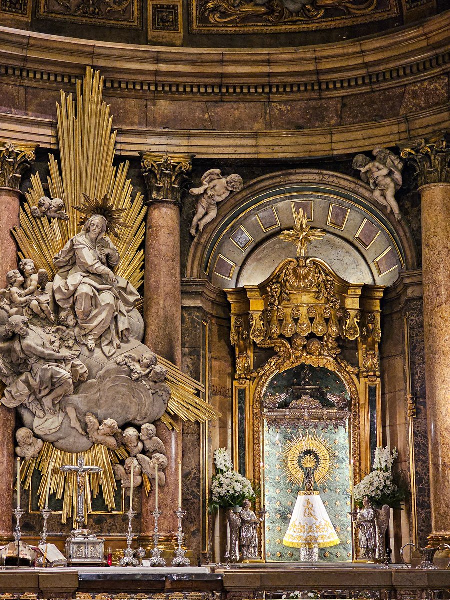 Rt a la Virgen del Pilar en Zaragoza