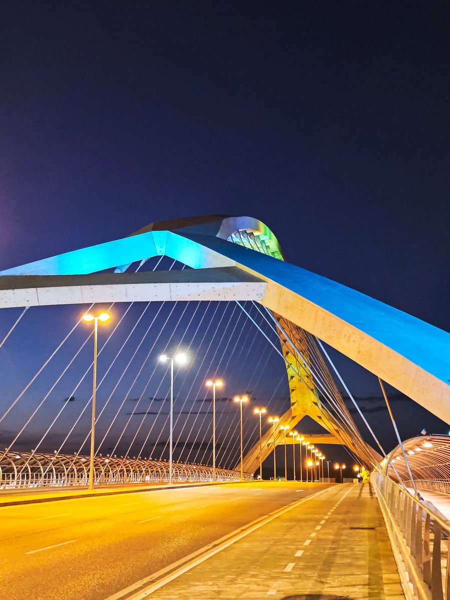Nueva iluminación al Puente del Tercer Milenio en Zaragoza