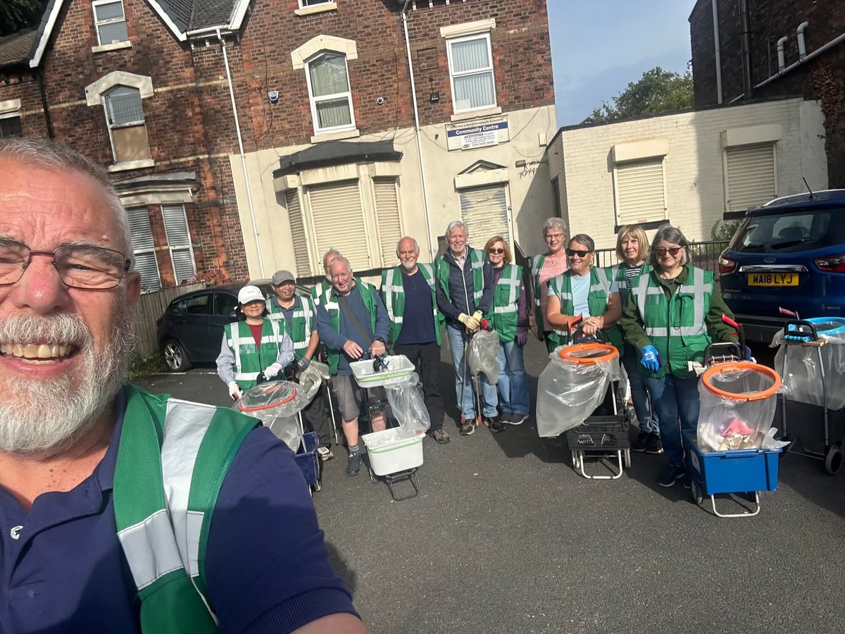 OrrellparkGT's tweet photo. Another brilliant turnout from our Green Team today! 💚🌱
Litter pickers at the ready, we hit the streets to keep Orrell Park looking its best 🗑️✨

Massive thanks to everyone who joined in – what a difference we make together! 👏🙌

#OrrellPark #GreenTeam https://t.co/SzNbAppneR