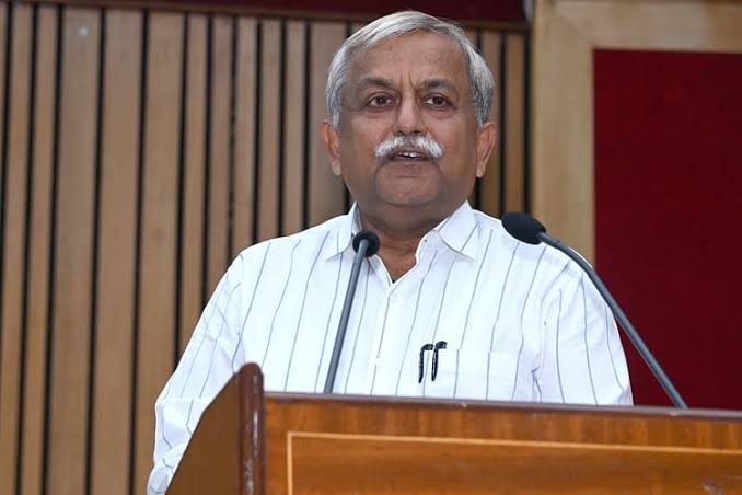 ManishPandeyLKW's tweet image. पहले संजय प्रसाद, अब अवनीश अवस्थी…
एक-एक करके सी एम योगी आदित्यनाथ के सबसे करीबी साथियों पर हमला हो रहा है। क्या ये महज़ संयोग है ? नहीं ,  ये एक सुनियोजित प्रयोग है।

ये वार केवल व्यक्तियों पर नहीं हैं, ये प्रहार उस मज़बूत दीवार पर हैं, जिसे तोड़ने का सपना कई ताकतें पिछले आठ…