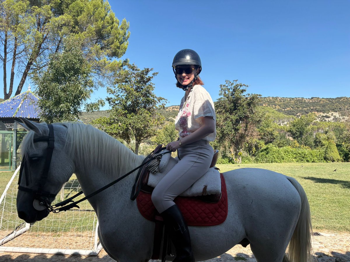 Aisling Barrett tweet media