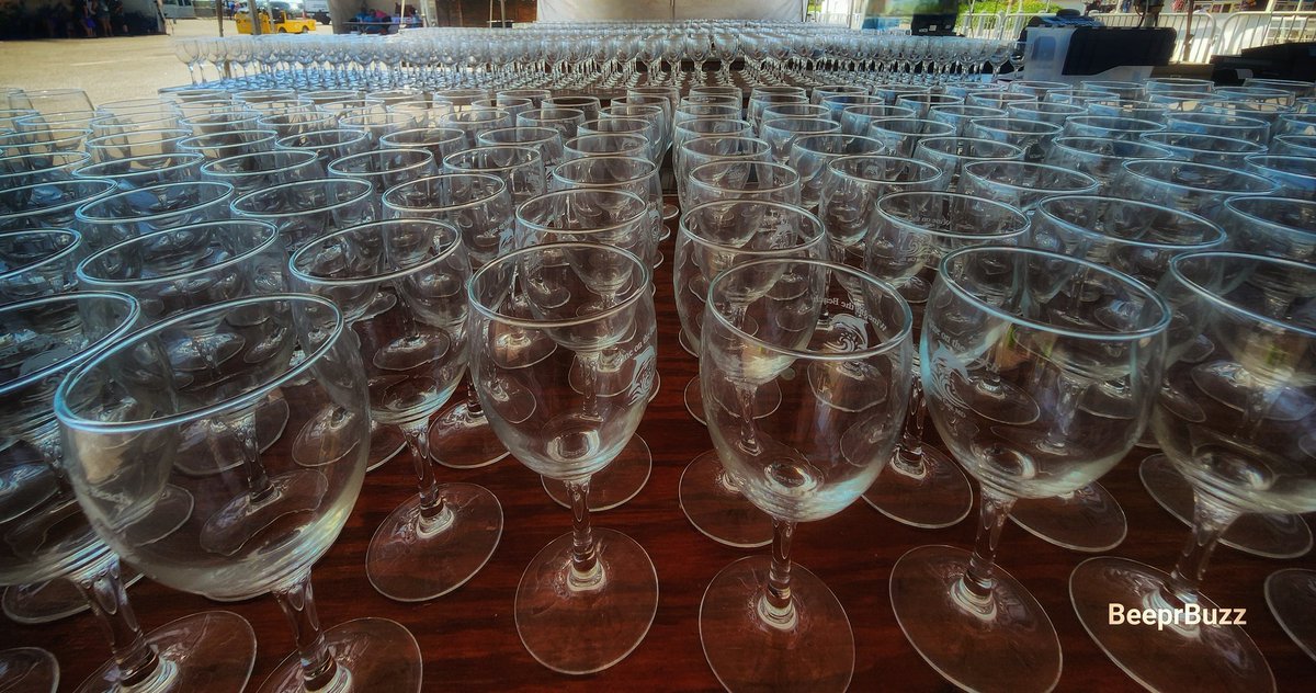 wineonbeachOC's tweet photo. Did we mention our wine fest today is 
🍷 𝐔𝐍𝐋𝐈𝐌𝐈𝐓𝐄𝐃 𝐒𝐀𝐌𝐏𝐋𝐄𝐒 🍷

That glasses aren't gonna fill themselves!
We'll see you here soon!!!

Wine on the Beach at Ocean City, MD - inlet
11am-7pm

#OCMD #visitocmd #thingstodoinMaryland https://t.co/iKZ111ICAn