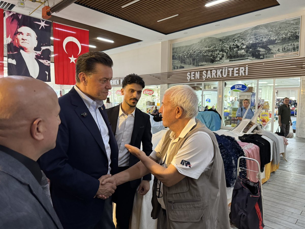 📍 Programlarımıza hız kesmeden devam ediyoruz.
Bozüyük Kapalı Pazar Yeri’nde esnaflarımız ve hemşehrilerimizle bir araya gelerek hasbihal ettik.

Güler yüzleri, samimiyetleri ve içten muhabbetleri için herkese teşekkür ediyorum.