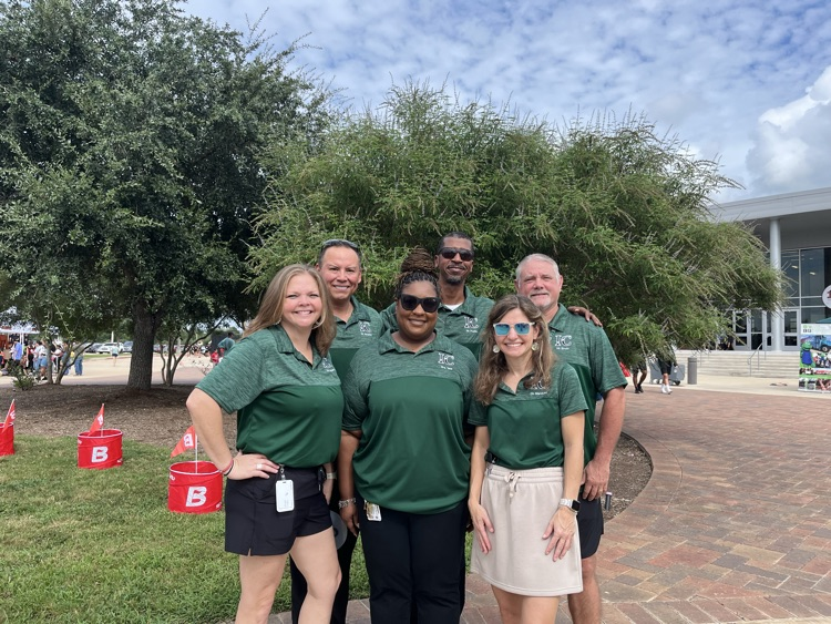 IowaColonyHS's tweet photo. Showing off our Pioneer and Alvin ISD history at Legacy Trail this morning! https://t.co/ZBvS1irqJD