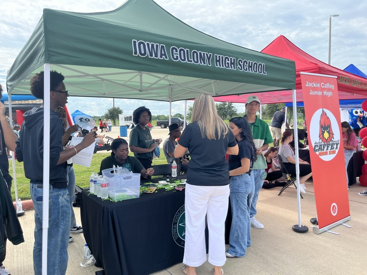 IowaColonyHS's tweet photo. Showing off our Pioneer and Alvin ISD history at Legacy Trail this morning! https://t.co/ZBvS1irqJD