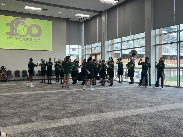 IowaColonyHS's tweet photo. Showing off our Pioneer and Alvin ISD history at Legacy Trail this morning! https://t.co/ZBvS1irqJD
