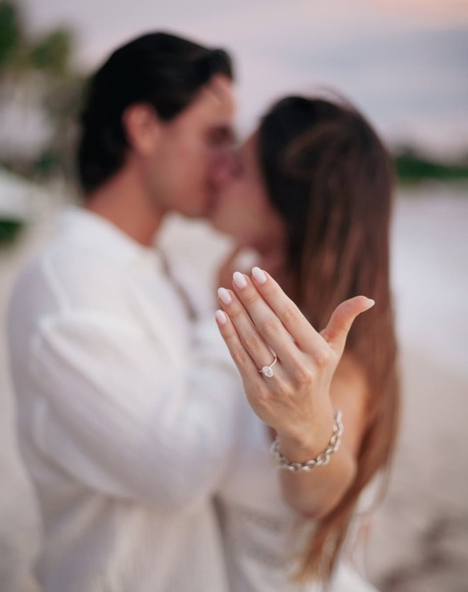 acervosoyluna's tweet image. É OFICIAL MESMO O PEDIDO DE CASAMENTO VEIO AÍ!!!!